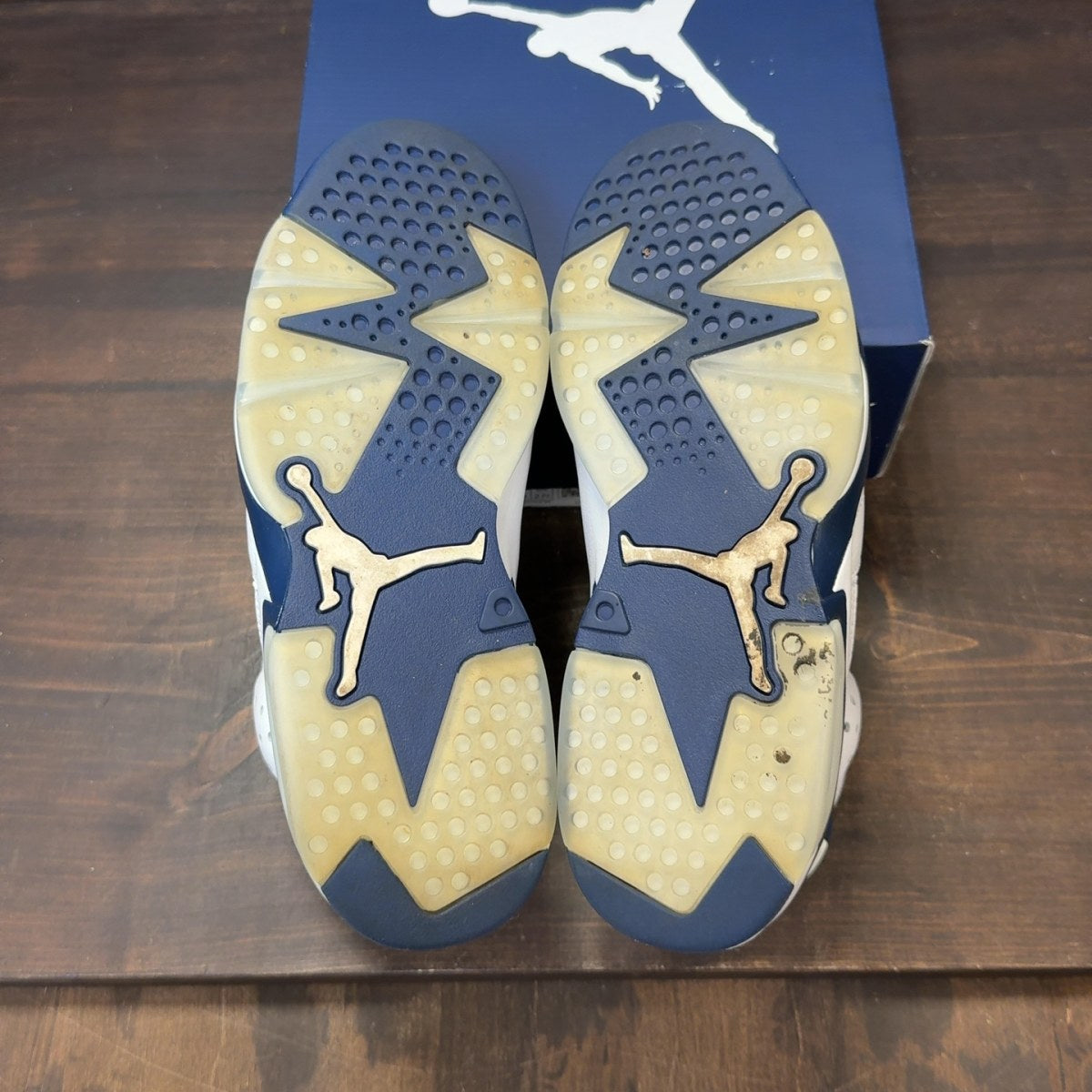 Jordan 6 Retro Midnight Navy (2022) Size 9 (Pre-Owned)