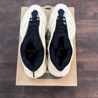 Azael Yeezy 700 V3 (USED)