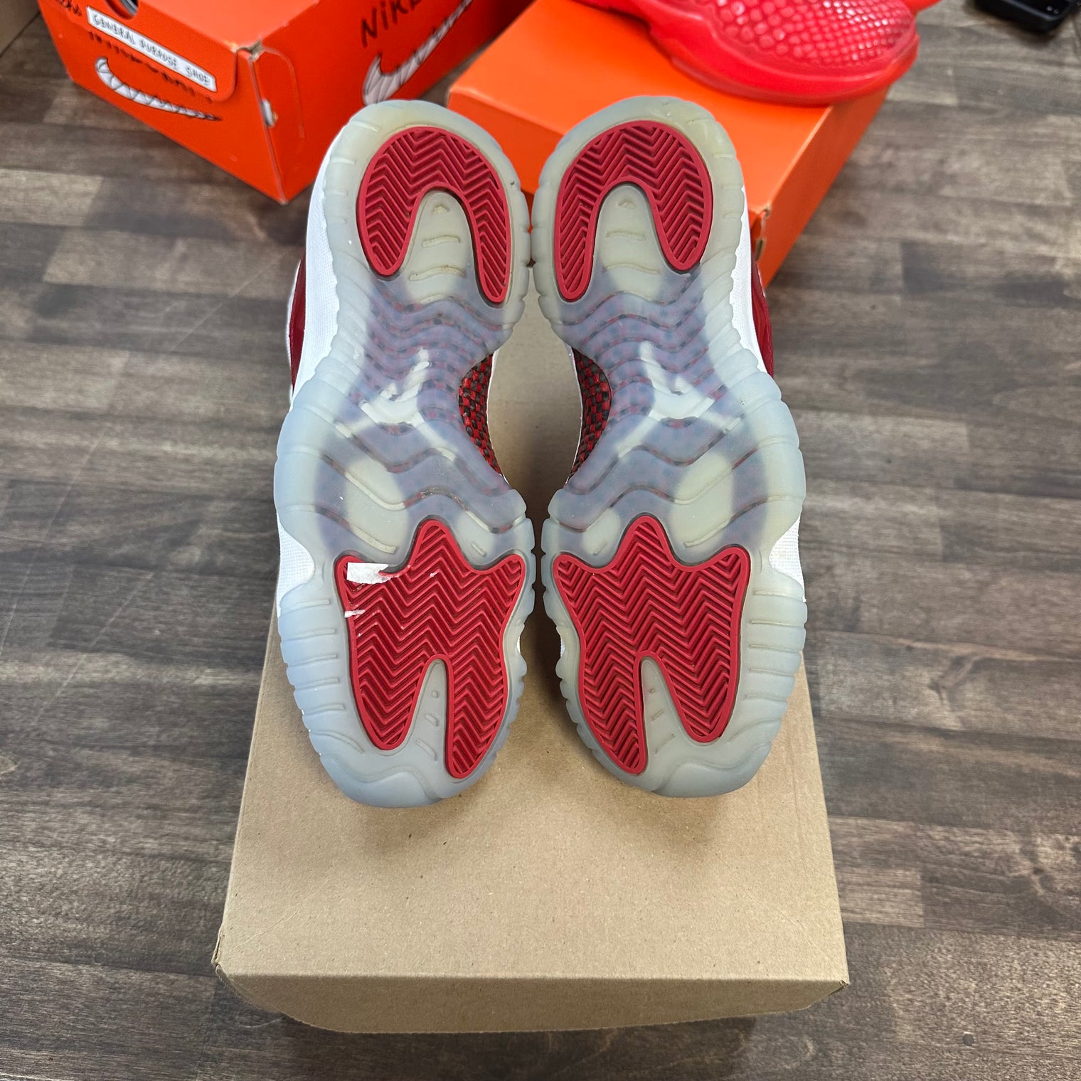 Cherry Jordan 11 Retro (GS) (USED,No Box)