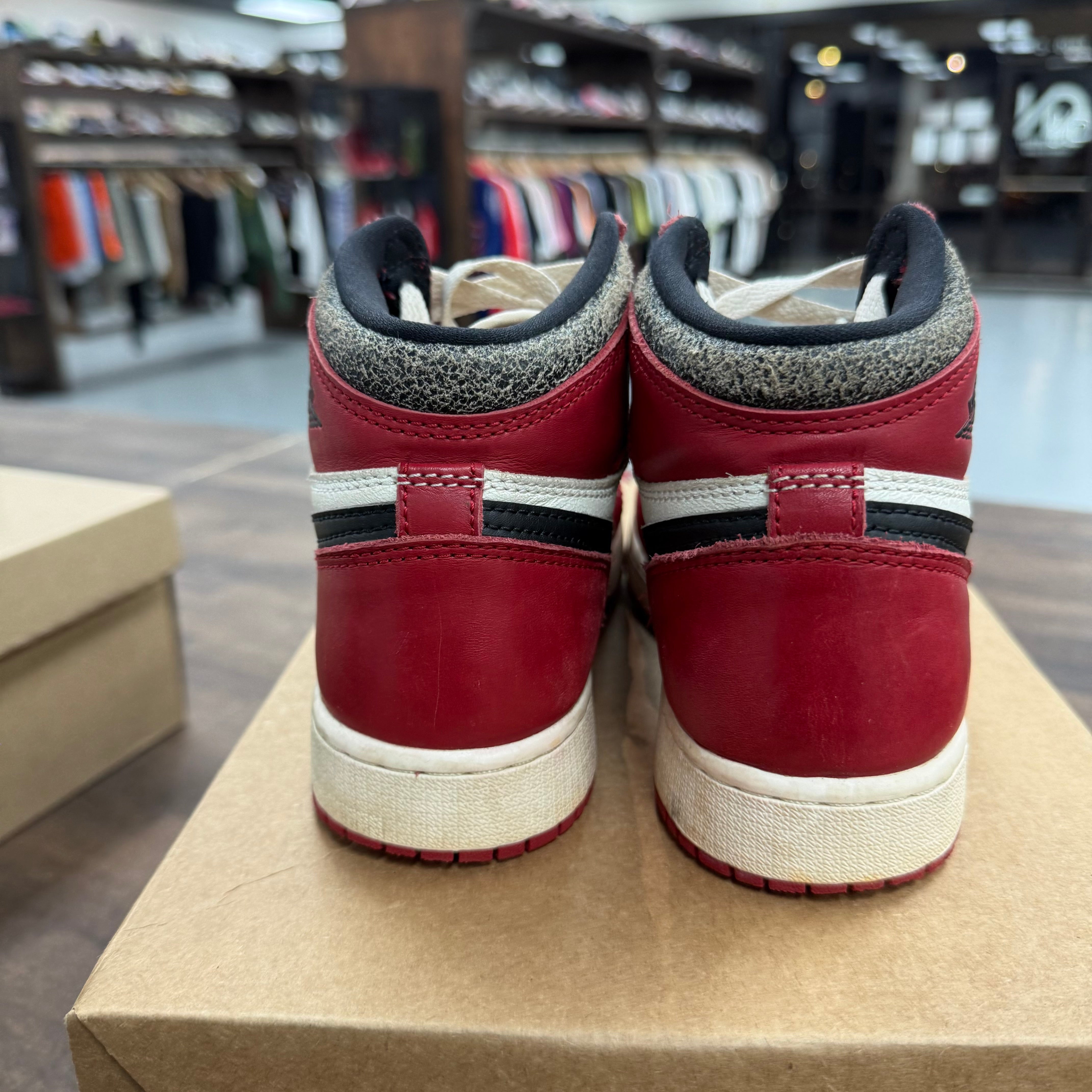 Jordan Chicago Lost and Found Jordan 1 Retro High OG (GS) (USED, No Box) Size 4Y (Pre-Owned) - Image 4