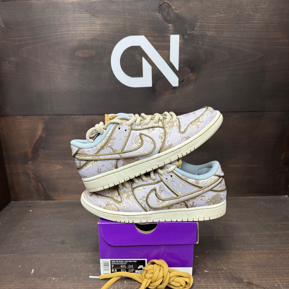 Nike SB Dunk Low Premium City of Style Size 7 (Pre-Owned) - Image 1