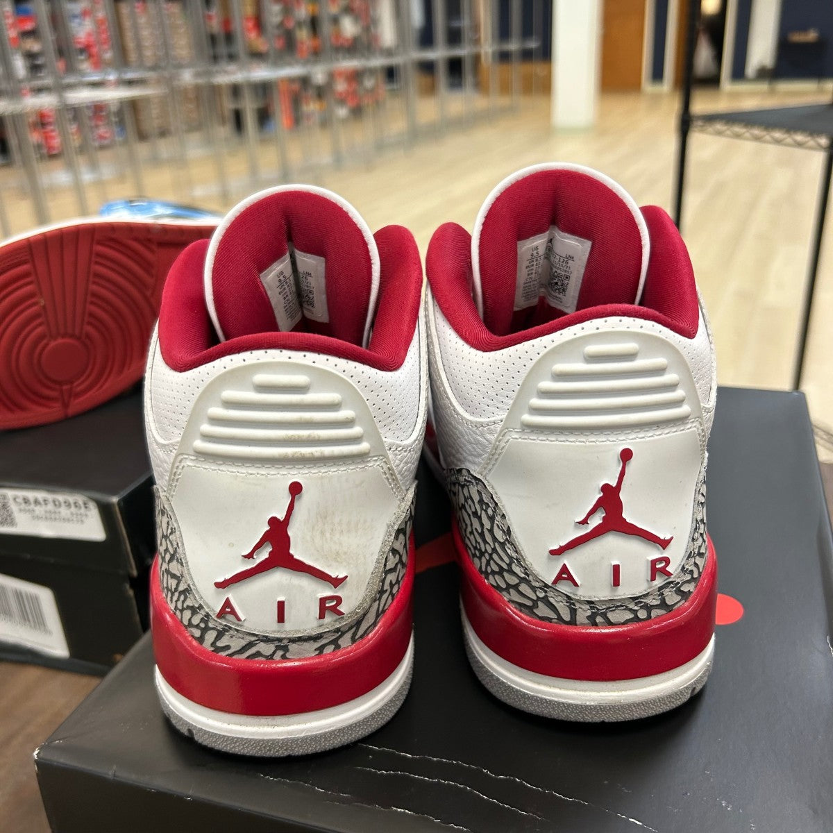 Jordan 3 Retro Cardinal Red Size 9.5 (Pre-Owned) - Image 4