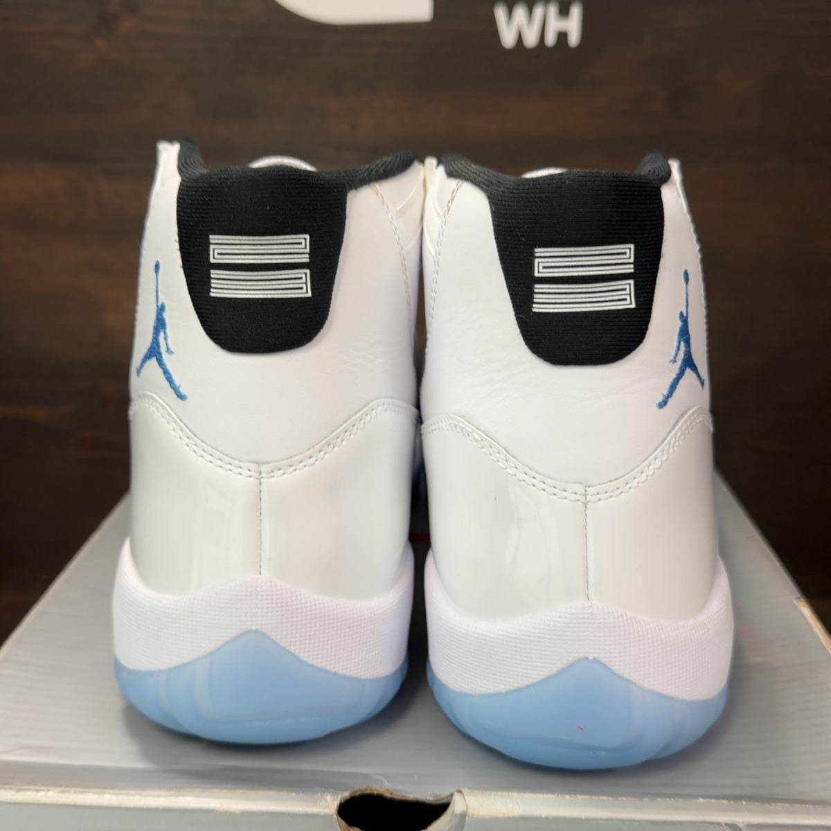 Jordan 11 Retro Legend Blue (2024) Size 12 (Pre-Owned) - Image 4