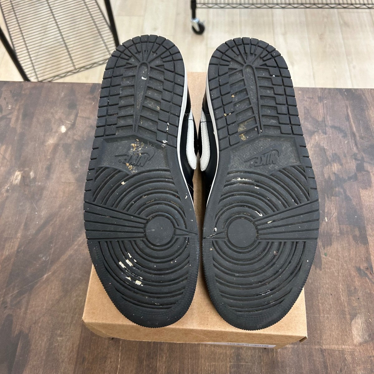 Jordan 1 Low Black Summit White Size 9.5 (Pre-Owned) - Image 5