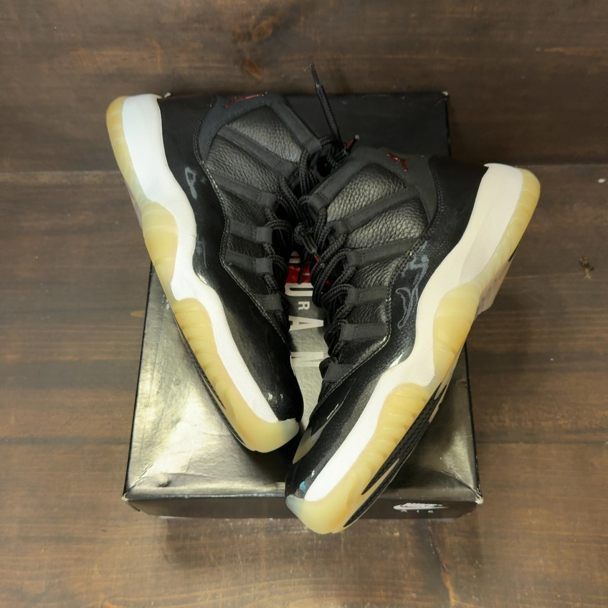 Jordan 11 Retro 72-10 Size 9.5 (Pre-Owned) - Image 2