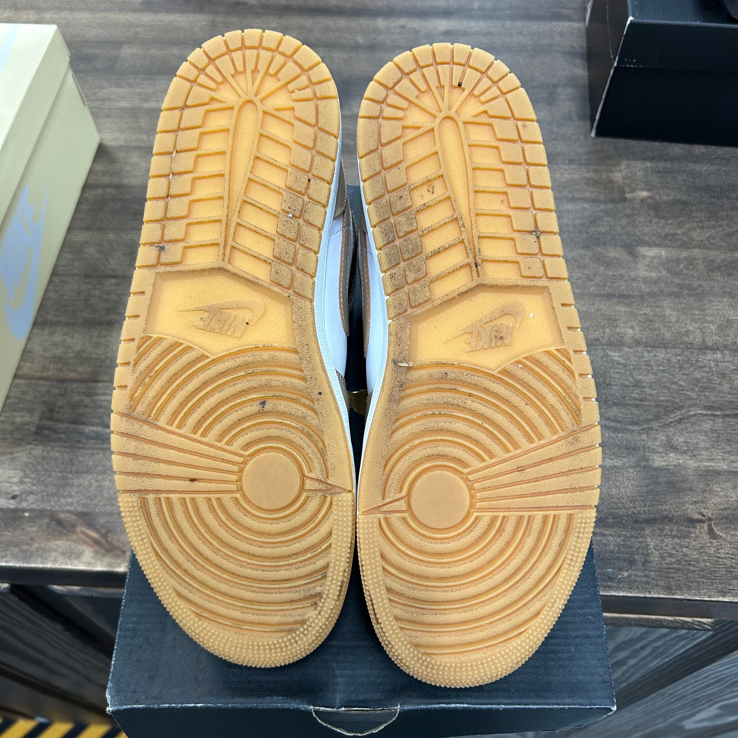 Tan Gum Jordan 1 Mid (Used)