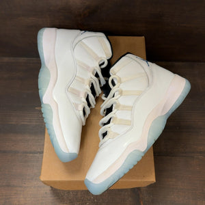 Jordan 11 Retro Legend Blue (2024) Size 10 (Pre-Owned) - Image 2