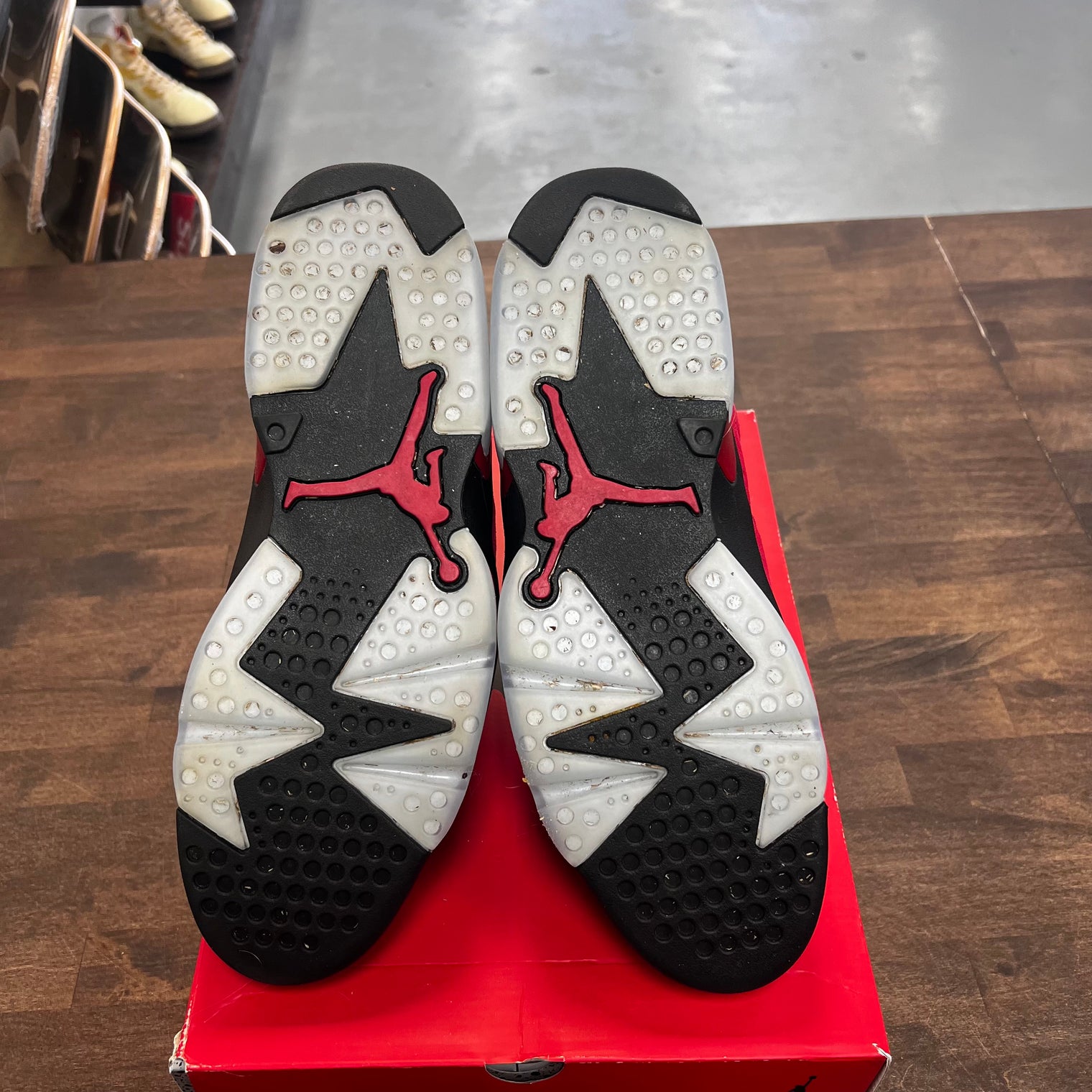 Toro Bravo Jordan 6 (USED)