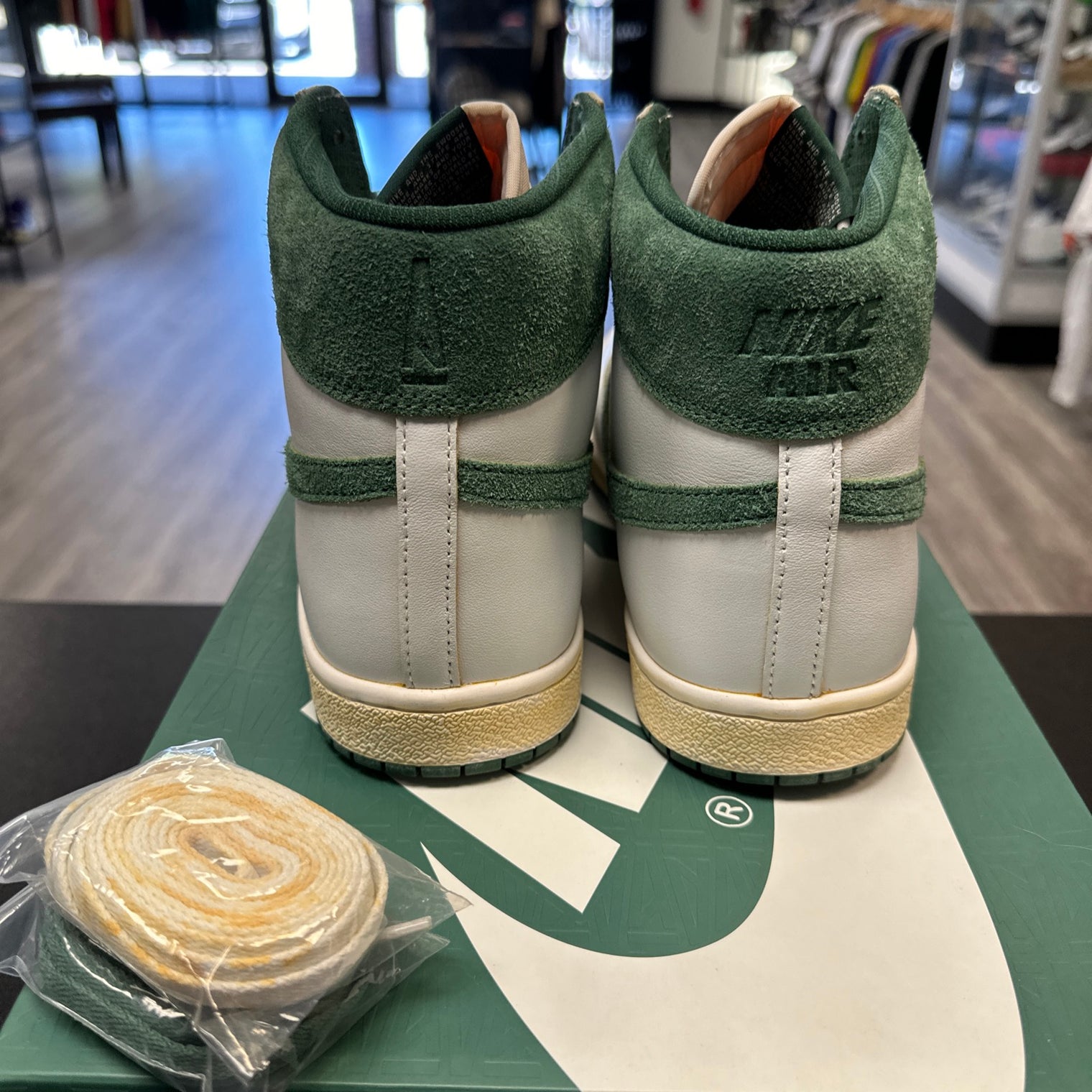 A Ma Maniere Air Ship Green (USED)