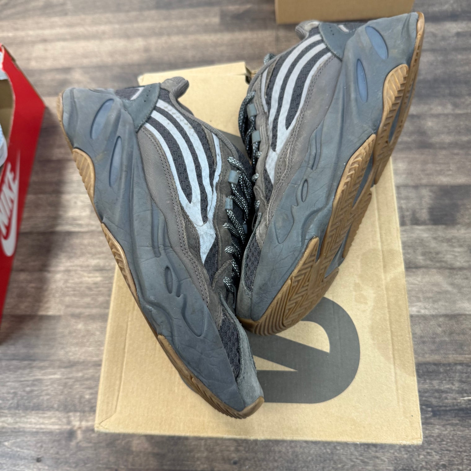 Geode Yeezy 700 V2 (USED)