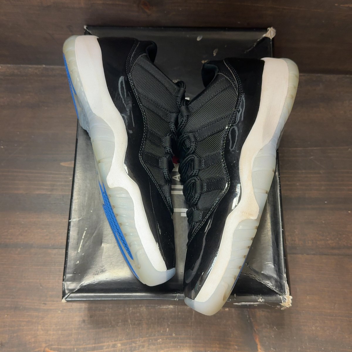 Jordan 11 Retro Low Space Jam Size 9 (Pre-Owned) - back