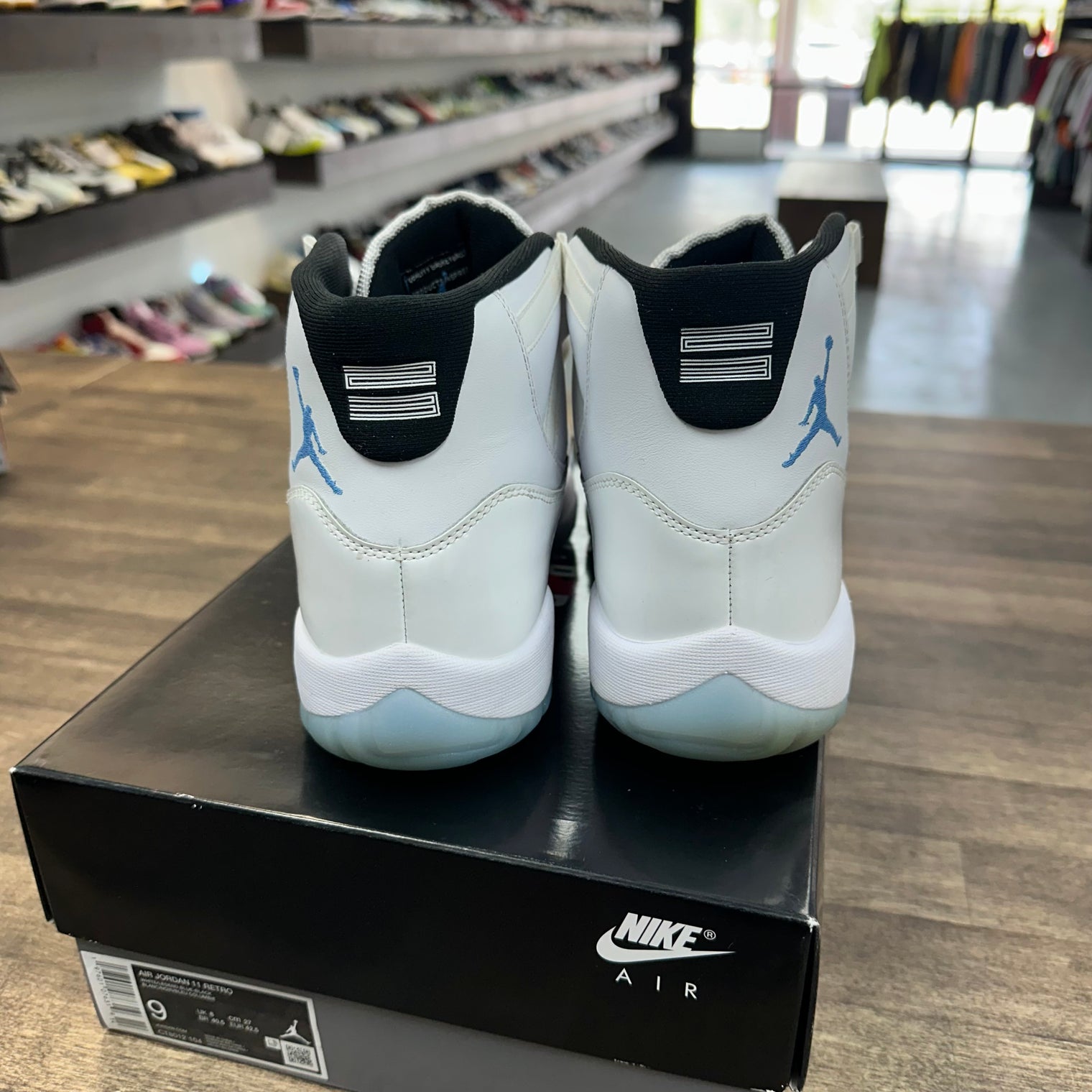 Legend Blue Jordan 11 2024 (USED)