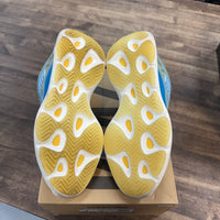 Arzareth Yeezy 700 V3 (USED)