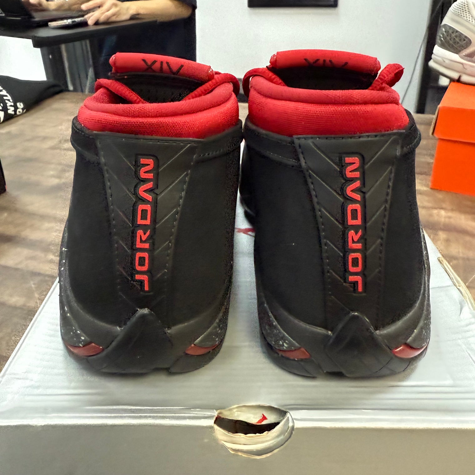 (W) Lipstick Jordan 14 Low (USED)