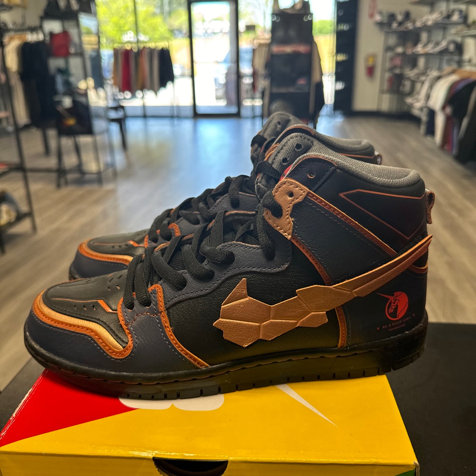 Gundam x Dunk SB High Project Unicorn - Banshee Norn (USED)