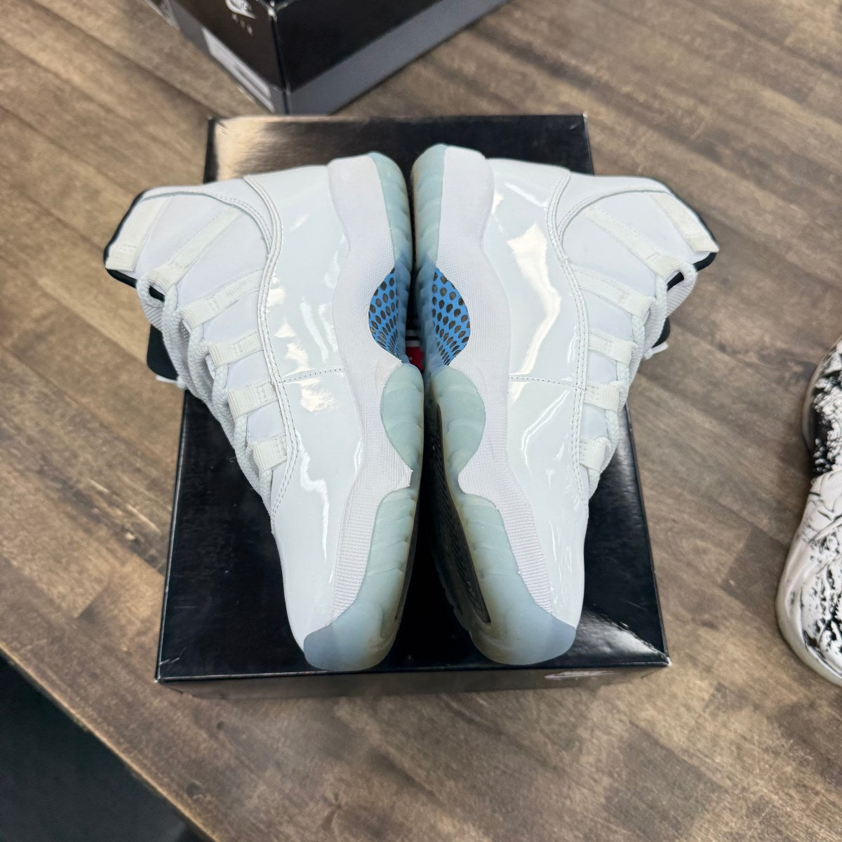 Jordan 11 Retro Legend Blue (2024) - Image 3