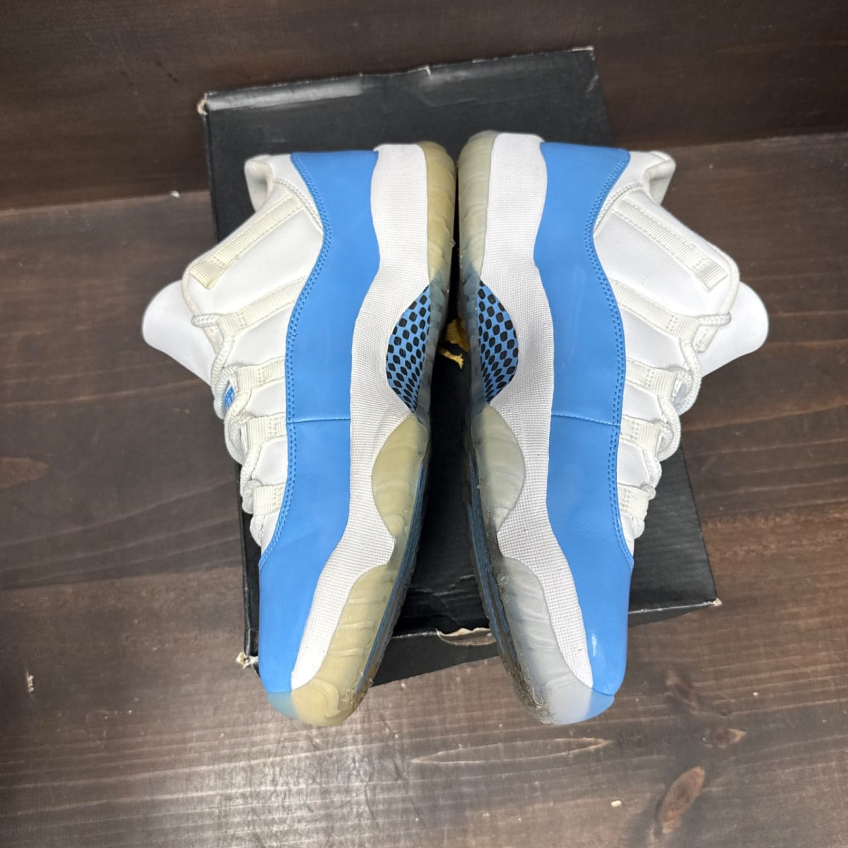 Jordan 11 Retro Low University Blue (2017) - Image 3