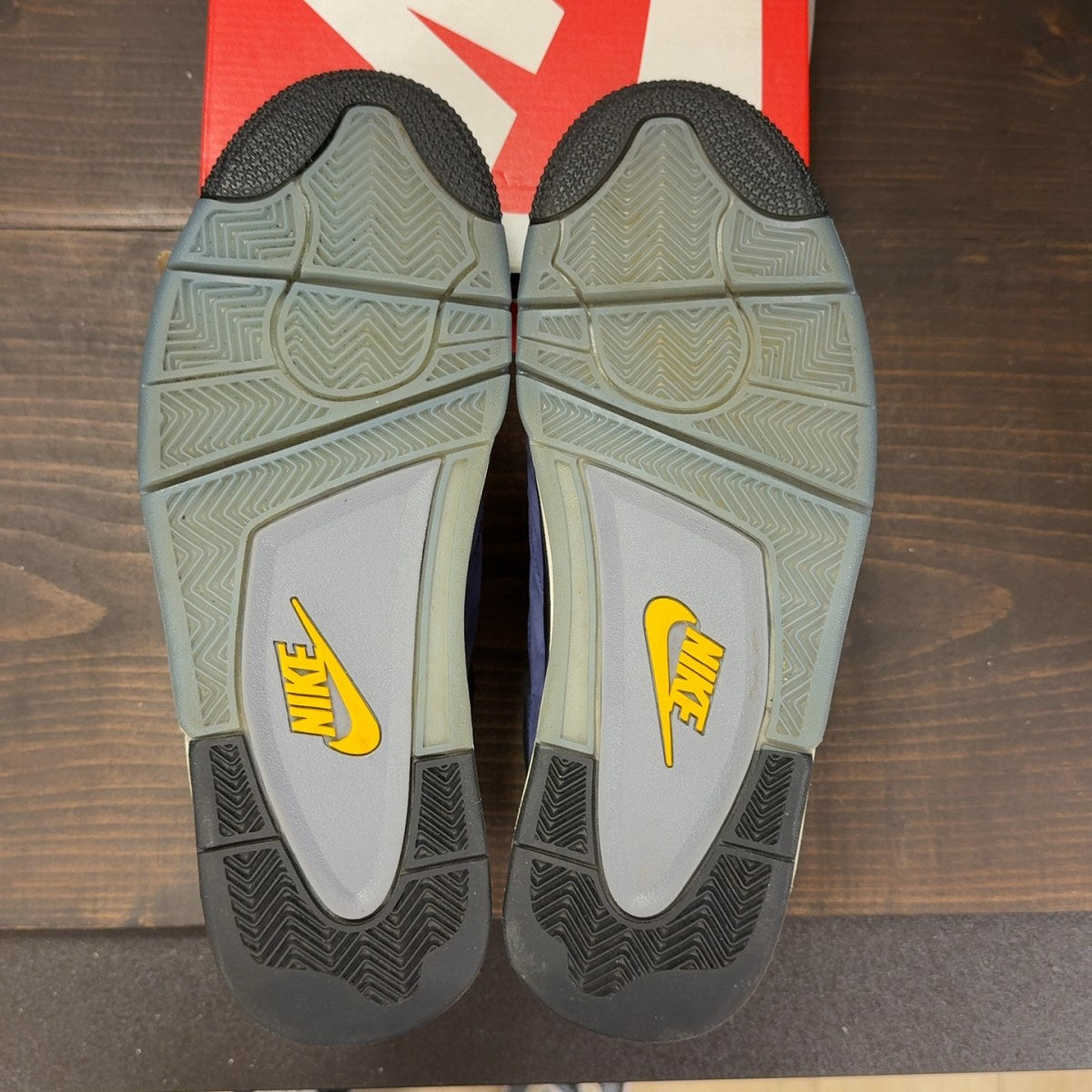 Jordan 4 Retro Lakers Size 9.5 (Pre-Owned) - Image 8