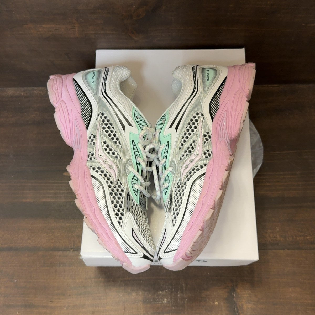 Saucony ProGrid Omni 9 Big Kid 'Green White Lilac' Size 6 (Pre-Owned) - Image 2