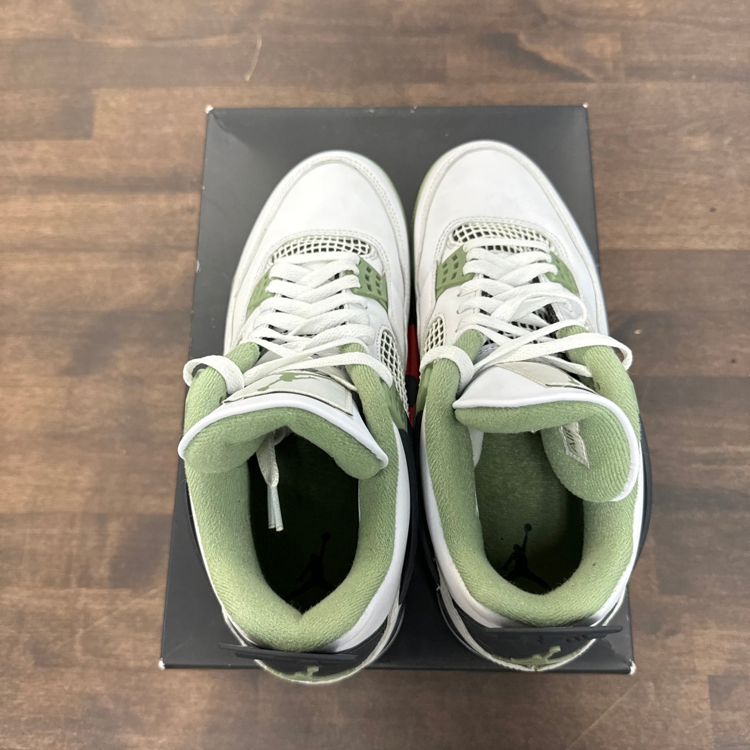 Seafoam Jordan 4 Retro (USED)