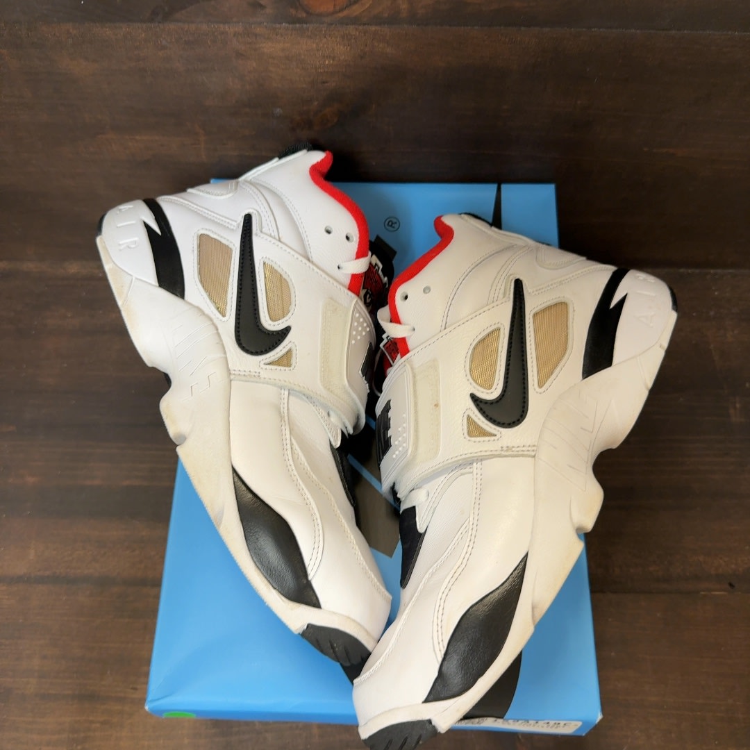 Nike Air Diamond Turf Proto '92 Atlanta Falcons Size 12 (Pre-Owned) - Image 2