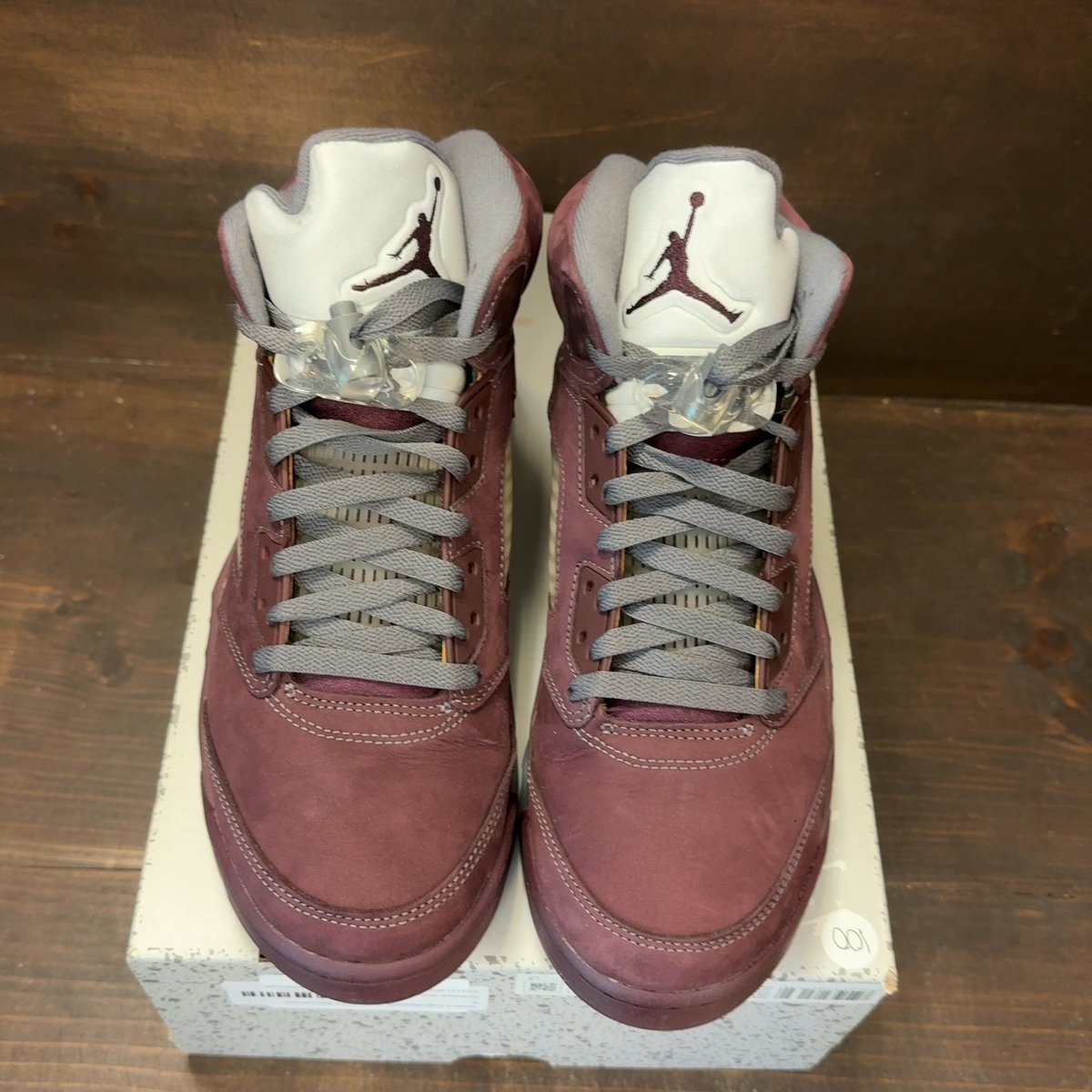Jordan 5 Retro Burgundy (2023) Size 9 (Pre-Owned) - tag