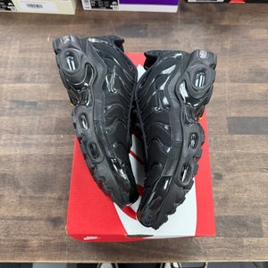 Nike Air Max Plus Triple Black (GS) Size 6.5Y (Pre-Owned) - Image 1