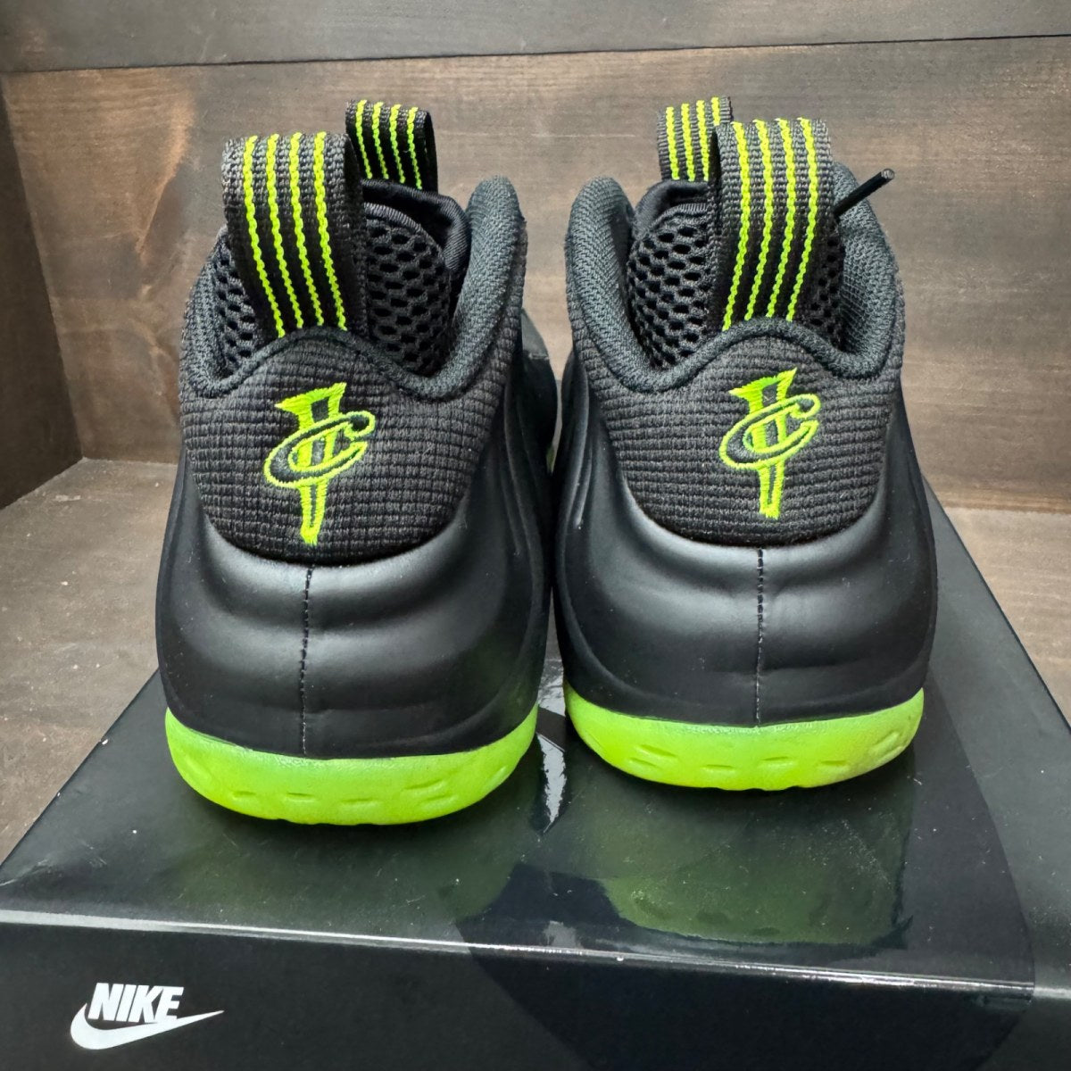 Nike Air Foamposite One Black Volt - Image 5