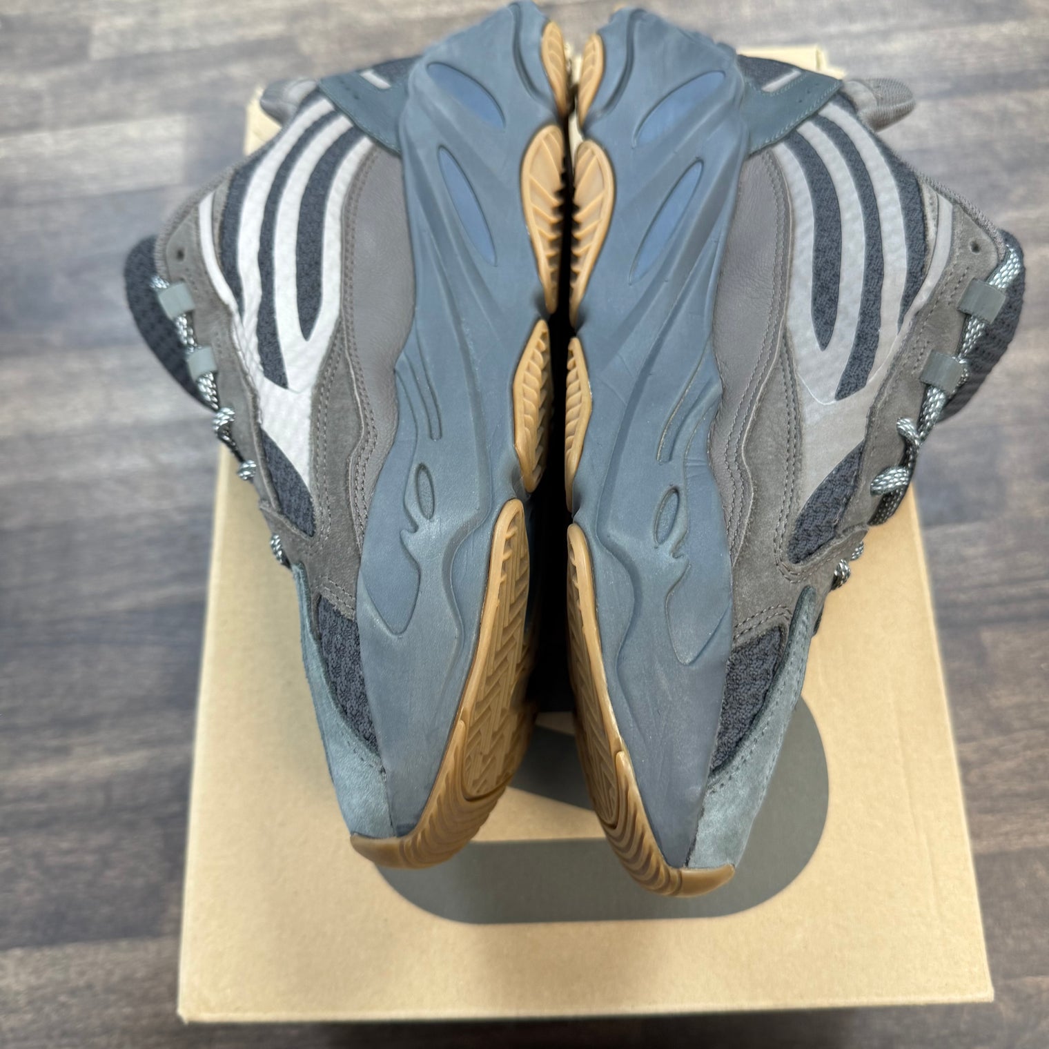 Geode Yeezy 700 V2 (USED)