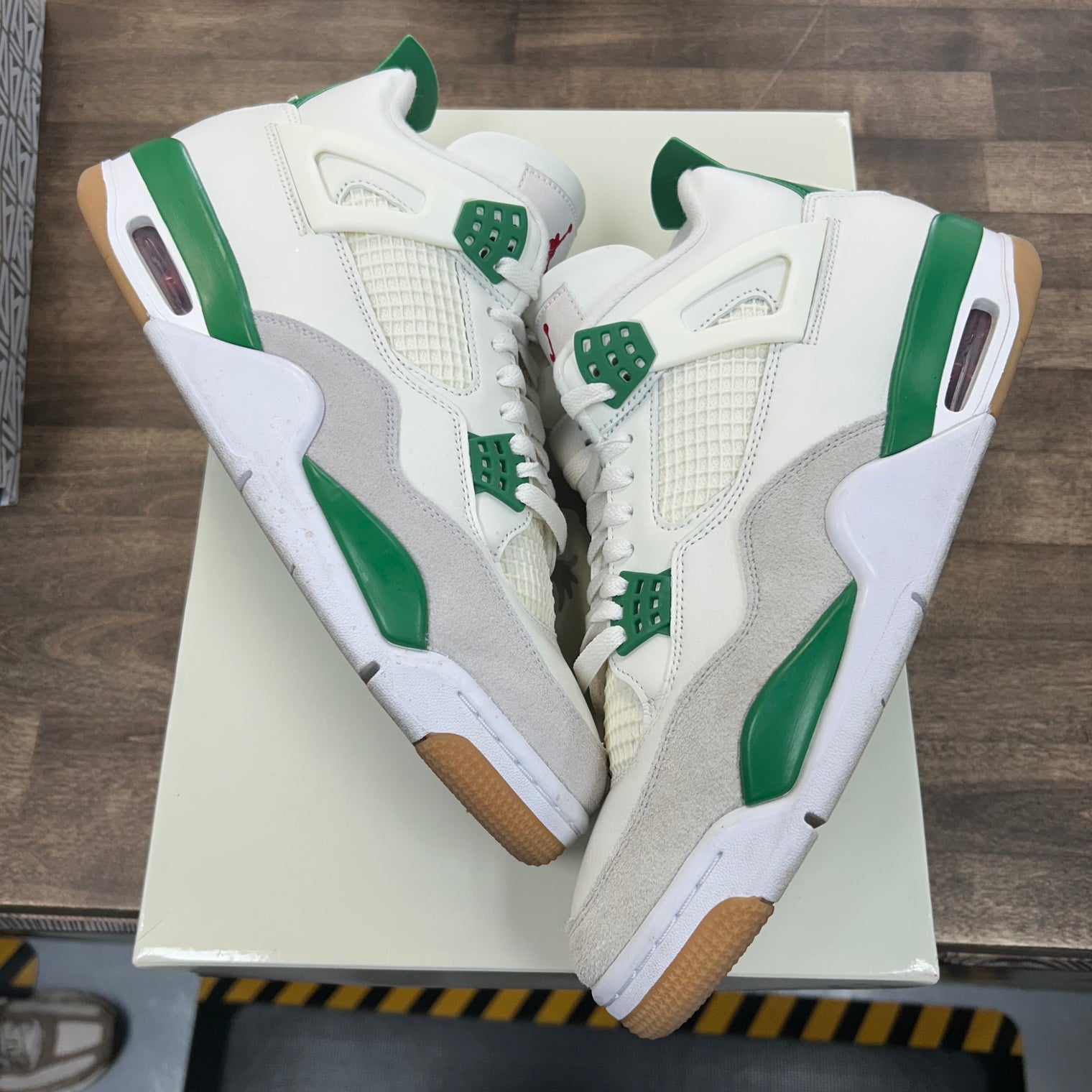 Pine Green SB Jordan 4 (USED)