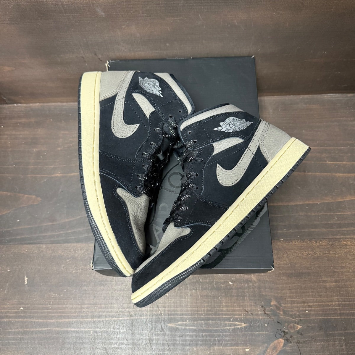 Jordan 1 Mid SE Olive Grey Size 9.5 (Pre-Owned) - tag