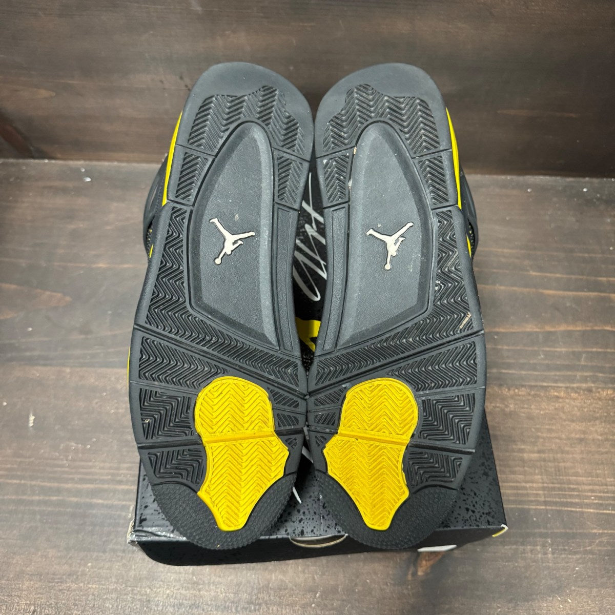 Jordan 4 Retro Thunder (2023) - Image 6