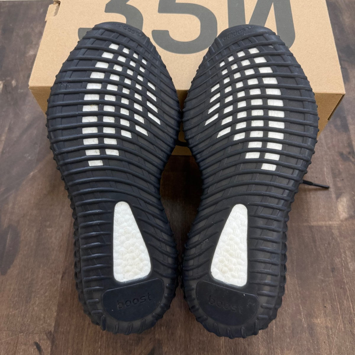 adidas Yeezy Boost 350 V2 Core Black Red Size 9 (Pre-Owned) - Image 6