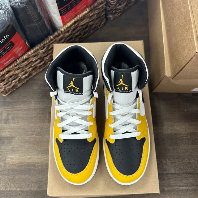 Jordan 1 Mid Yellow Ochre (Grade school) (US 7Y) (USED, No Insoles, No Box)