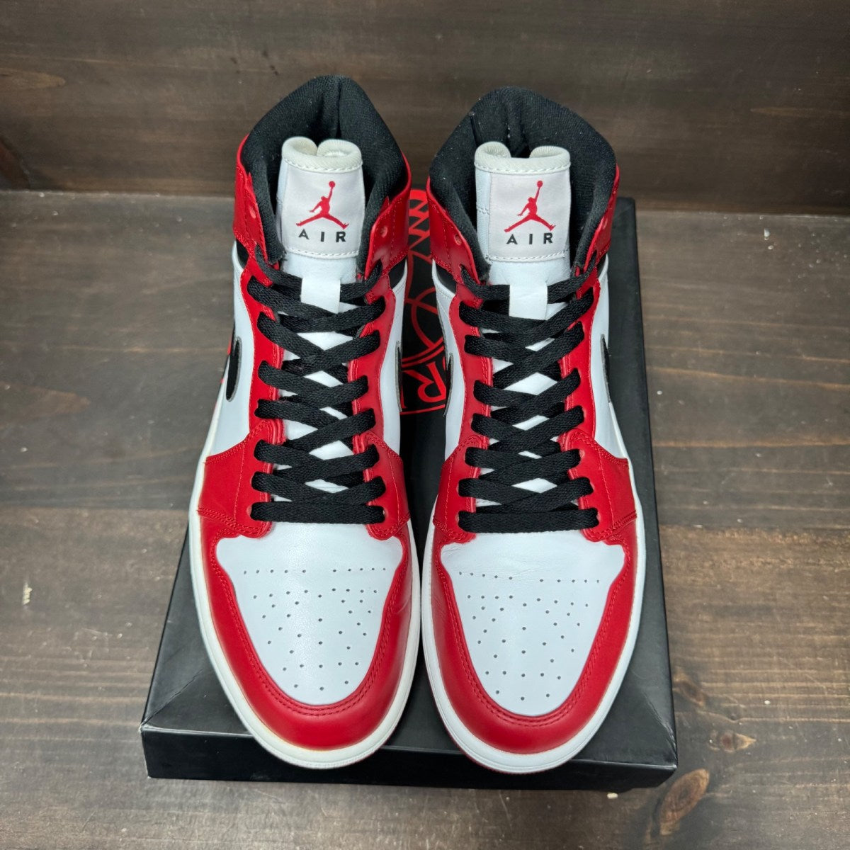 Jordan 1 Retro Chicago (2013) Size 10.5 (Pre-Owned) - side