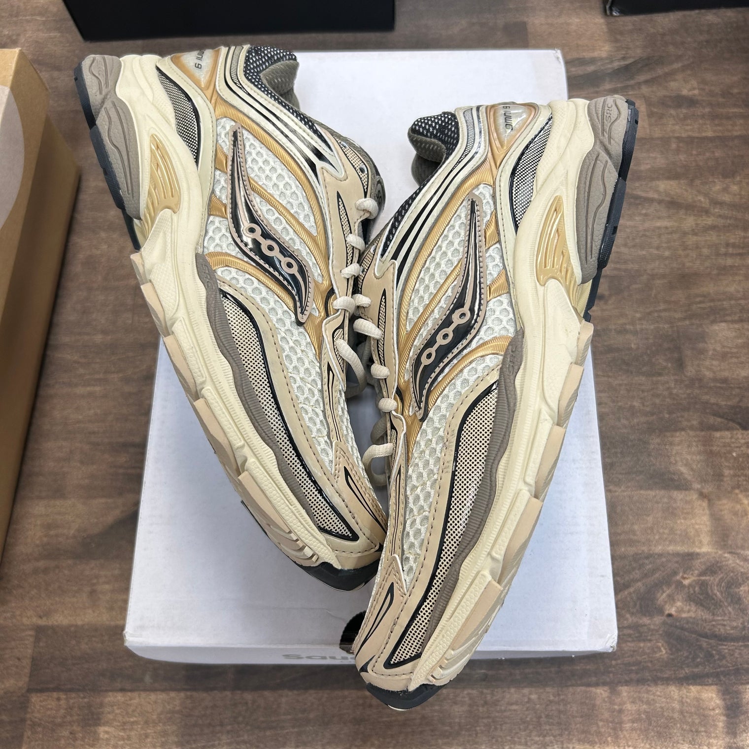 Gold Saucony Progrid Omni 9 (USED)