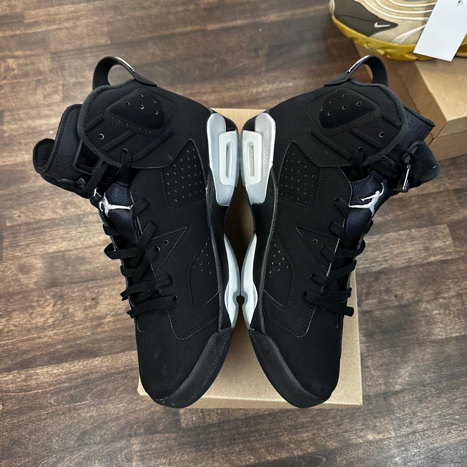 Chrome Jordan 6 (USED,No Box)