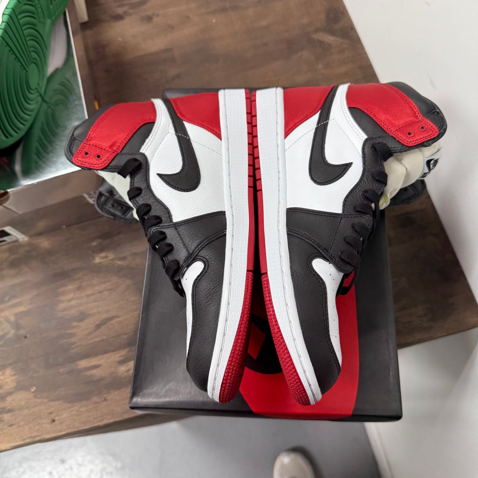 (W) Satin Black Toe Jordan 1 High (USED)