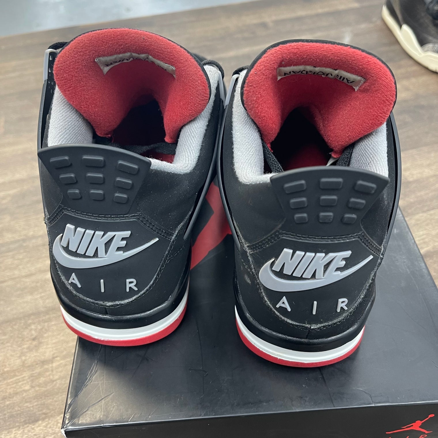 Bred Jordan 4 2019 (USED)