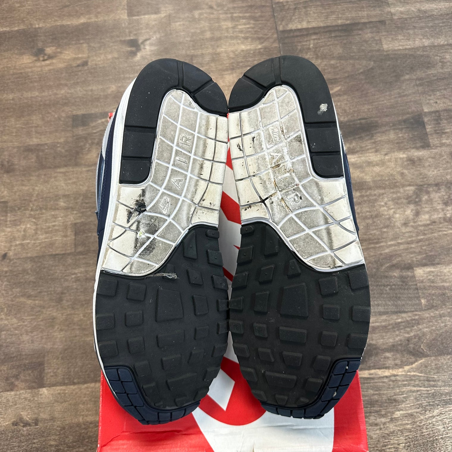 Obsidian Nike Air Max 1 LV8 (USED)