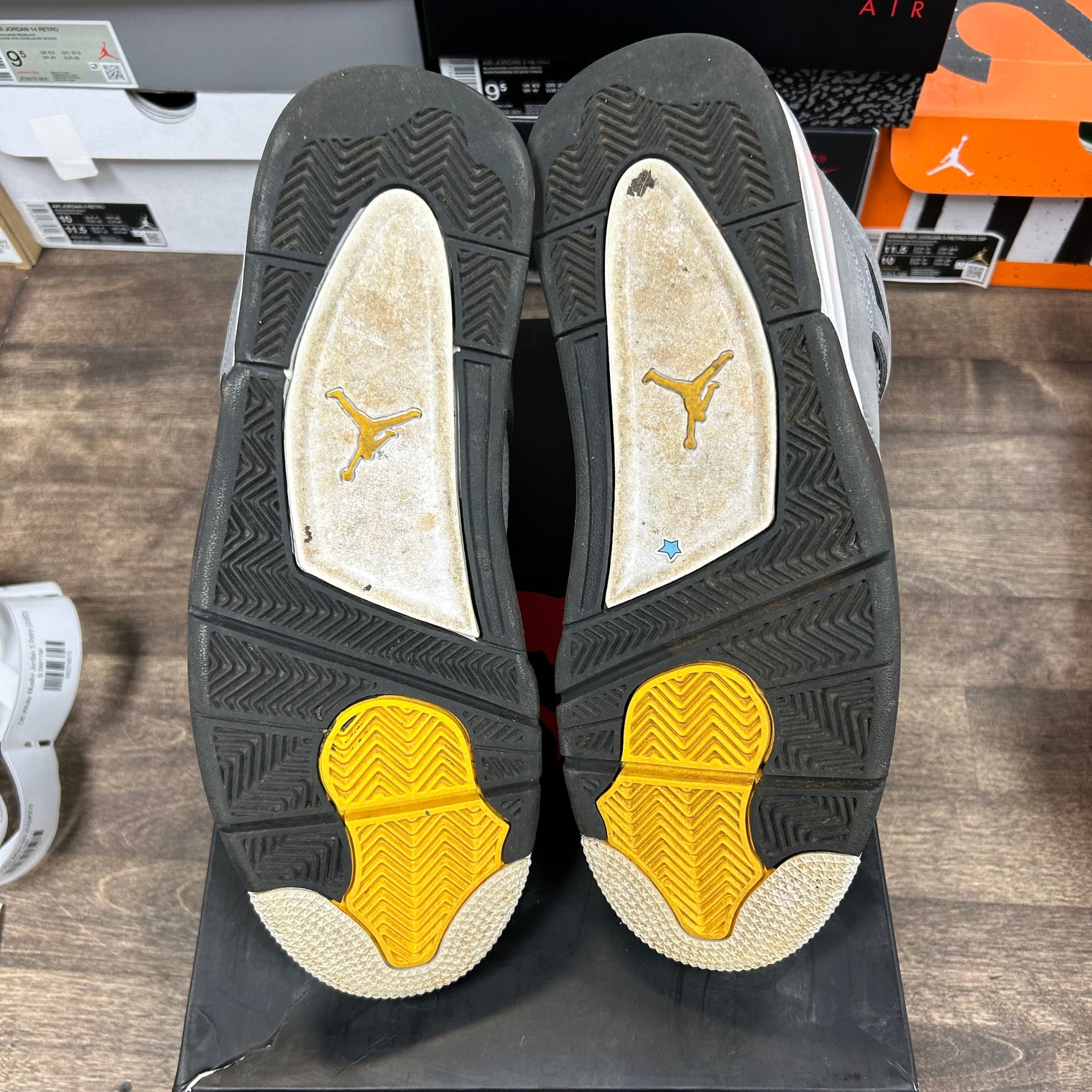 Cool Grey Jordan 4 Retro (USED)