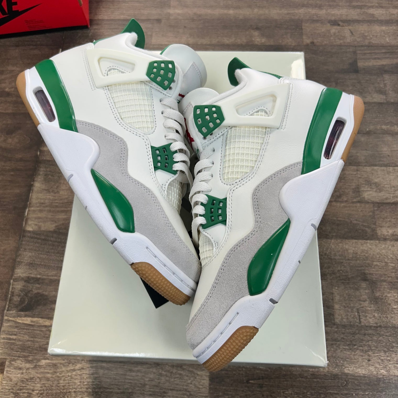 Pine Green SB Jordan 4 Retro (USED)