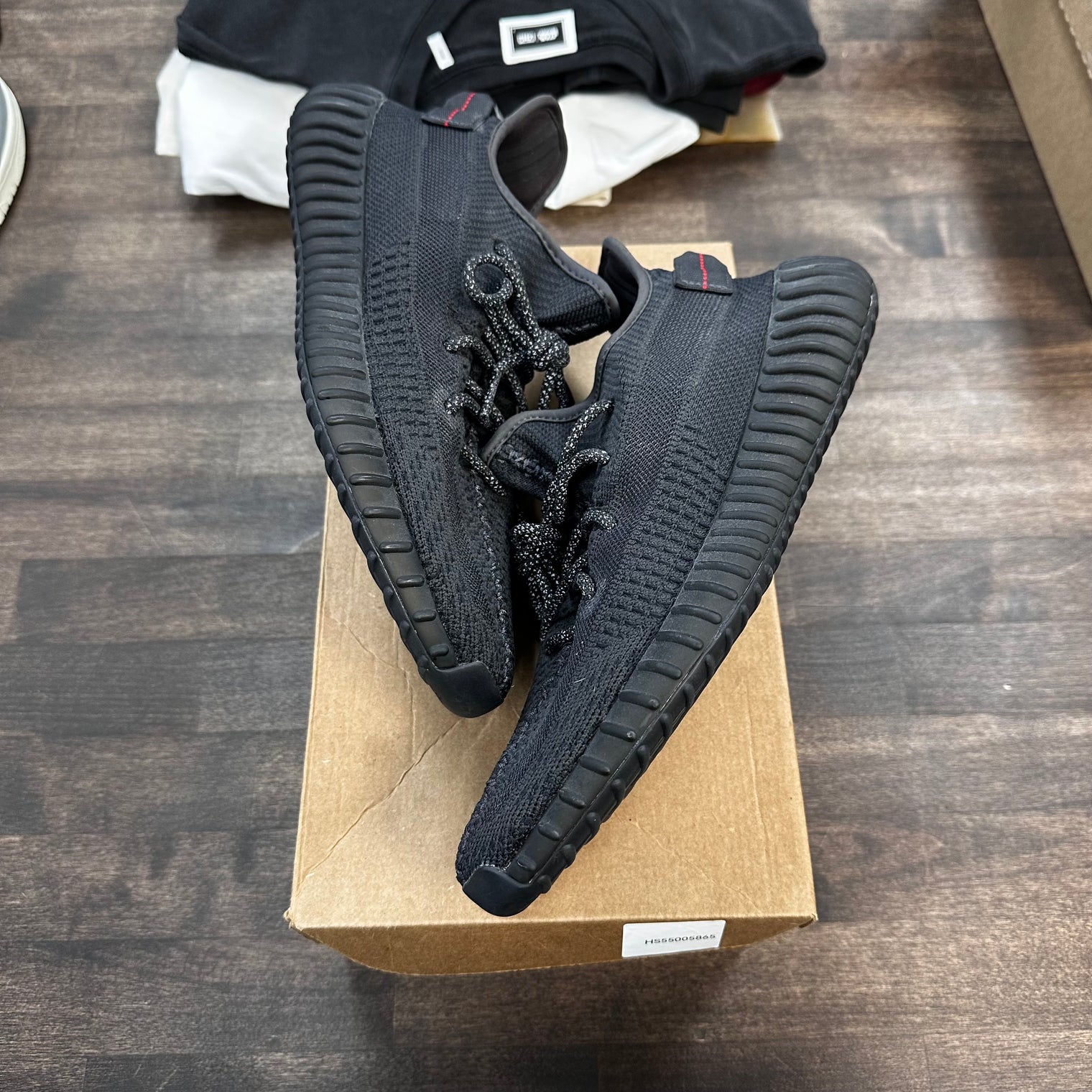 Black Static Yeezy 350 (USED,No Box)