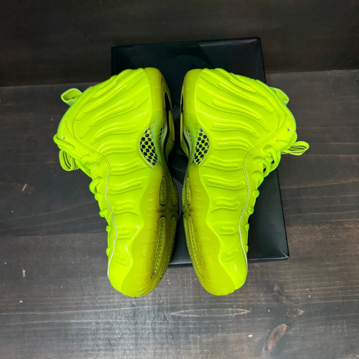 Nike Air Foamposite Pro Volt Size 9 (Pre-Owned) - side