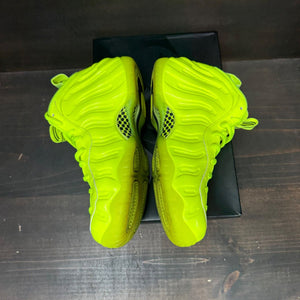 Nike Air Foamposite Pro Volt Size 9 (Pre-Owned) - side