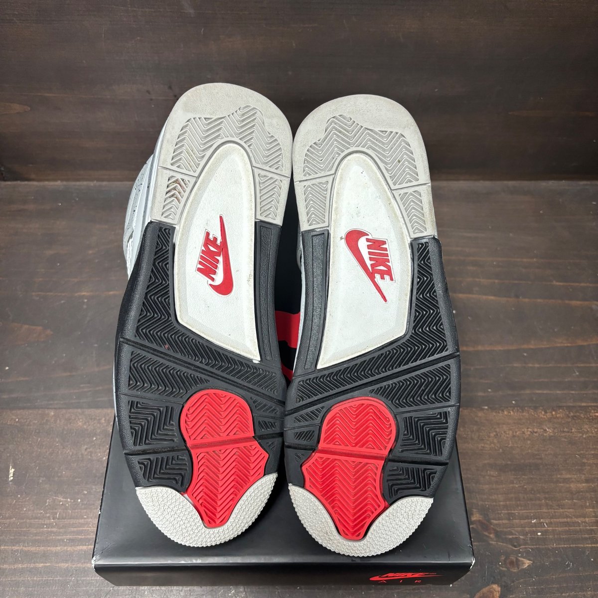 Jordan 4 Retro White Cement (2025) Size 9 (Pre-Owned) - box