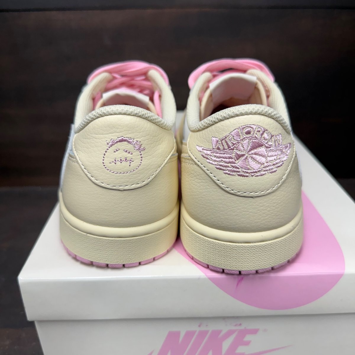 Jordan 1 Retro Low OG SP Travis Scott Shy Pink Size 9.5 (Pre-Owned) - sole
