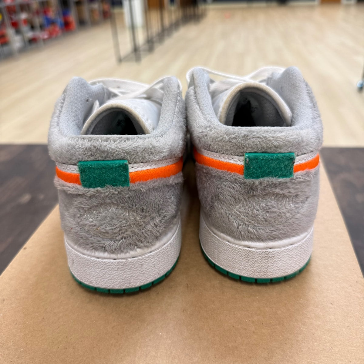 Jordan 1 Low SE Rabbit (GS) Size 6Y (Pre-Owned) - Image 3