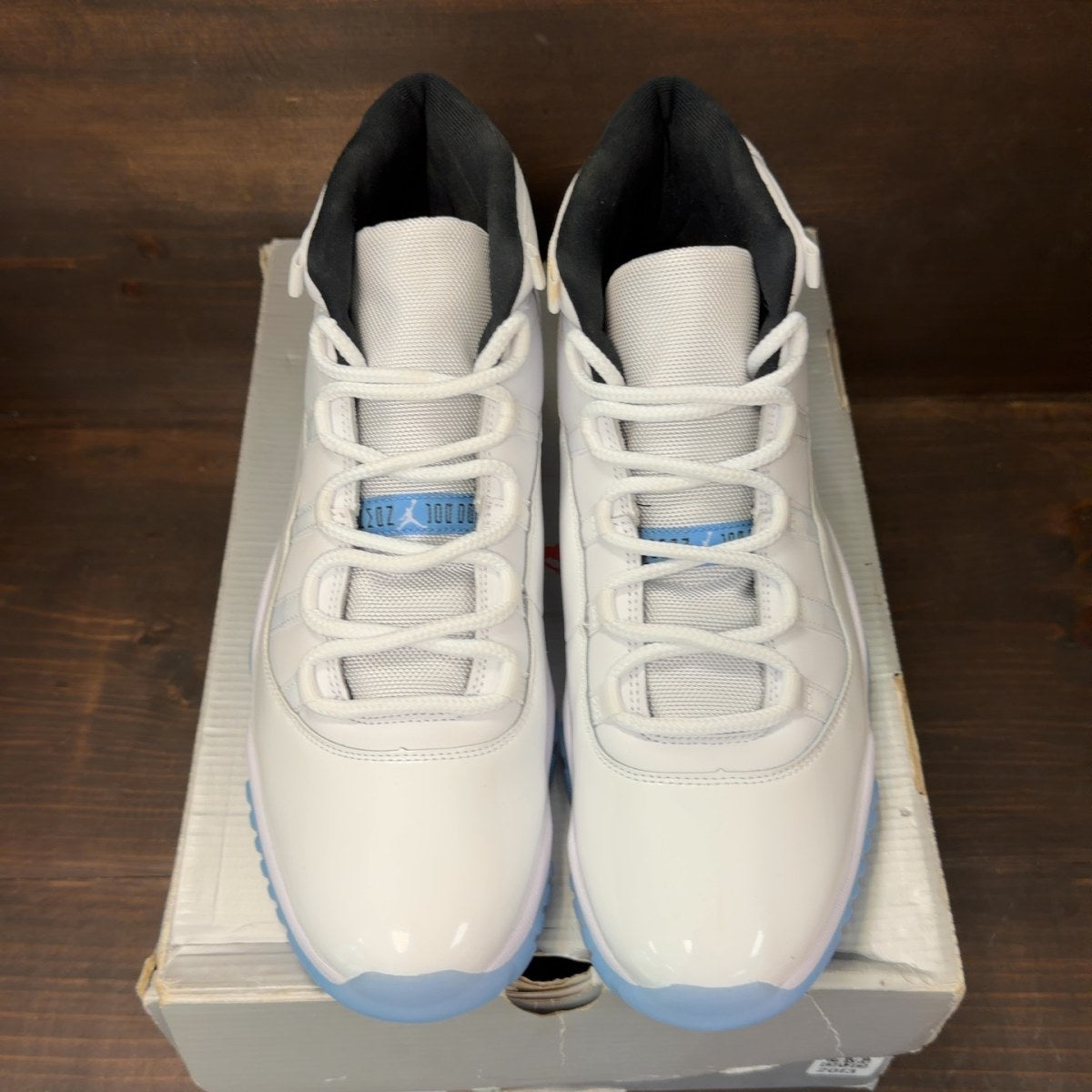 Jordan 11 Retro Legend Blue (2024) Size 12 (Pre-Owned) - Image 3