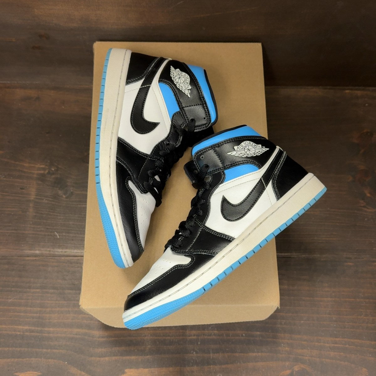 Jordan 1 Mid University Blue (Women's) Size 8W (Pre-Owned) - Image 2
